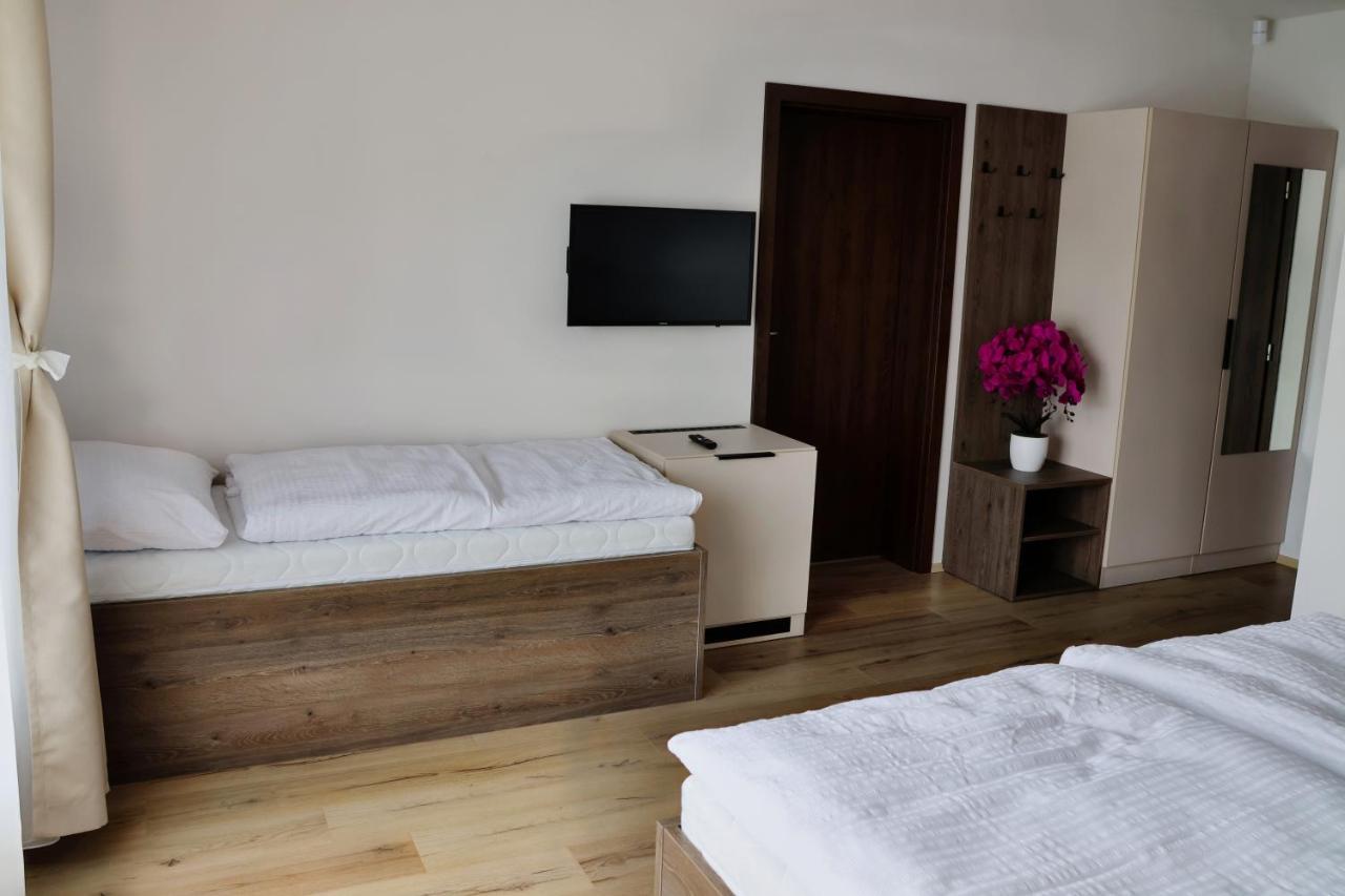 Zafir Hotell Dunajská Streda Exteriör bild
