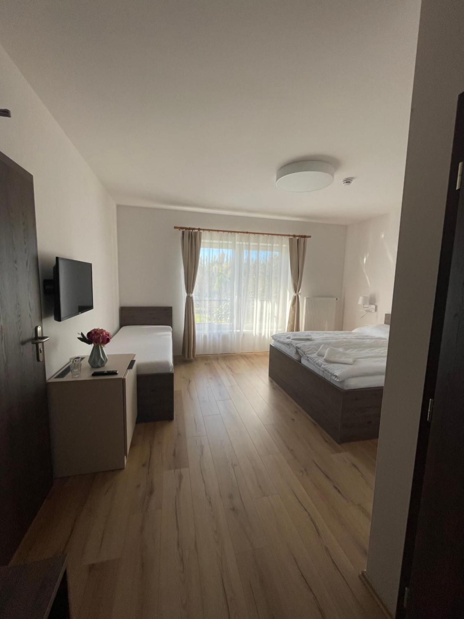 Zafir Hotell Dunajská Streda Exteriör bild