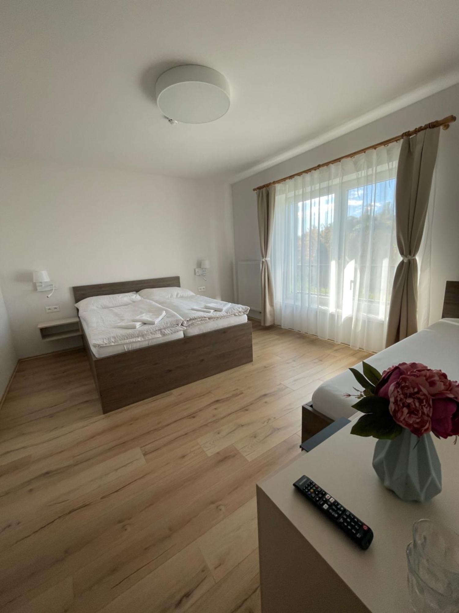 Zafir Hotell Dunajská Streda Exteriör bild