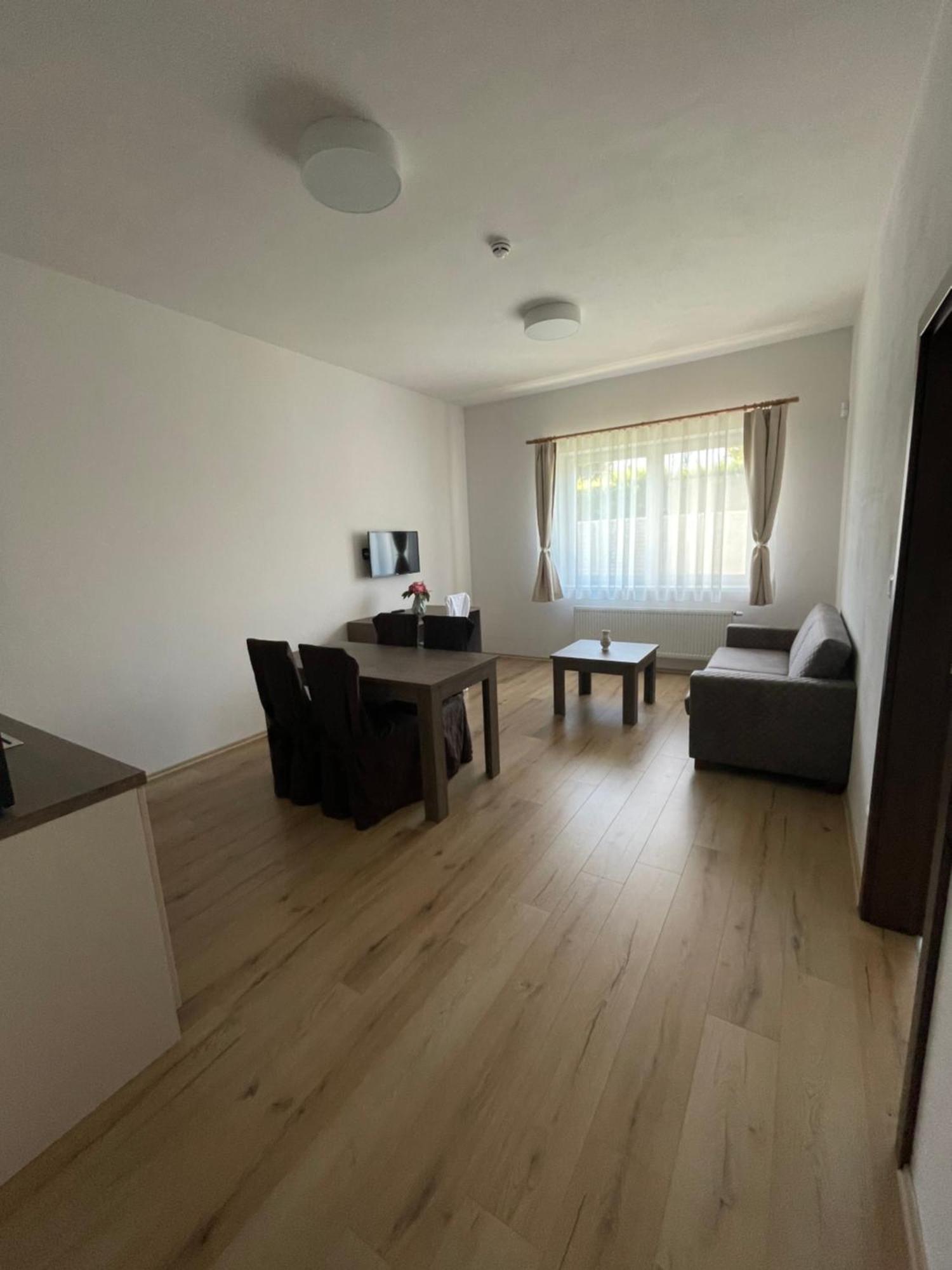 Zafir Hotell Dunajská Streda Exteriör bild