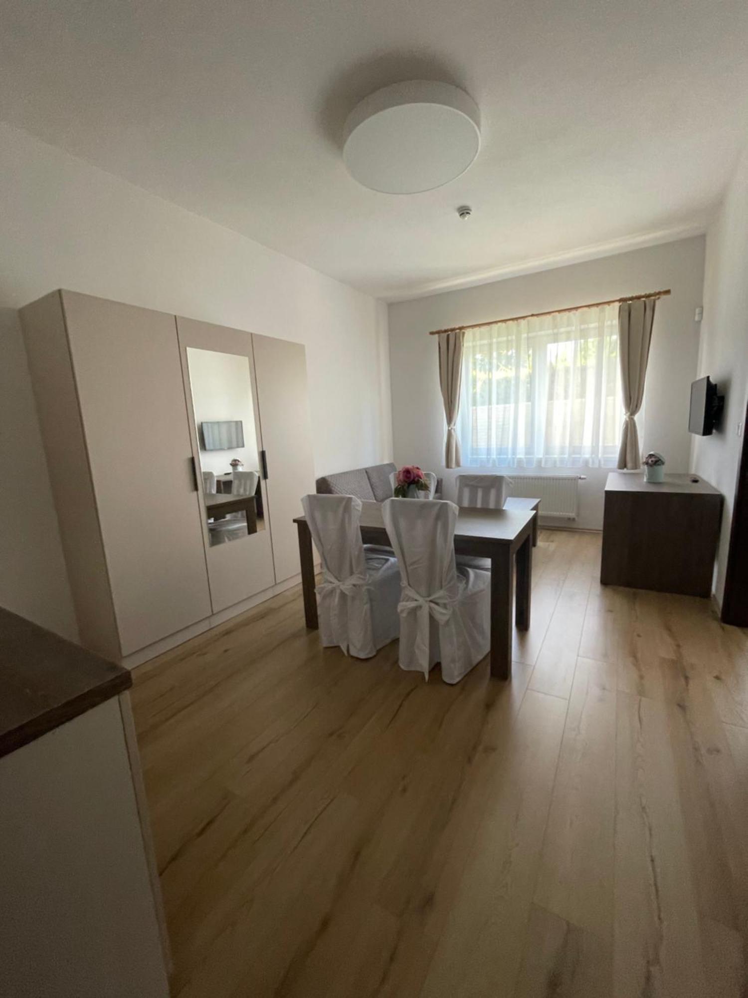 Zafir Hotell Dunajská Streda Exteriör bild