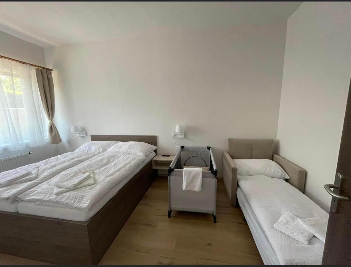 Zafir Hotell Dunajská Streda Exteriör bild