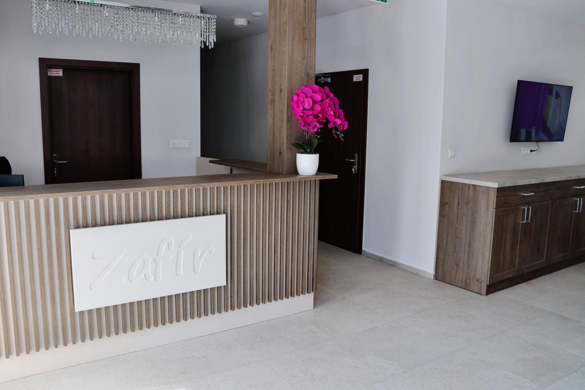 Zafir Hotell Dunajská Streda Exteriör bild